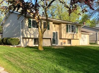 507 S 5th St, Eldridge, IA