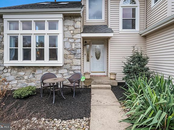 3rd image of 52 Columbine Cir