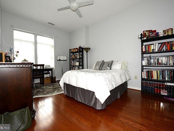 5th image of 309 Holland Ln Unit 125