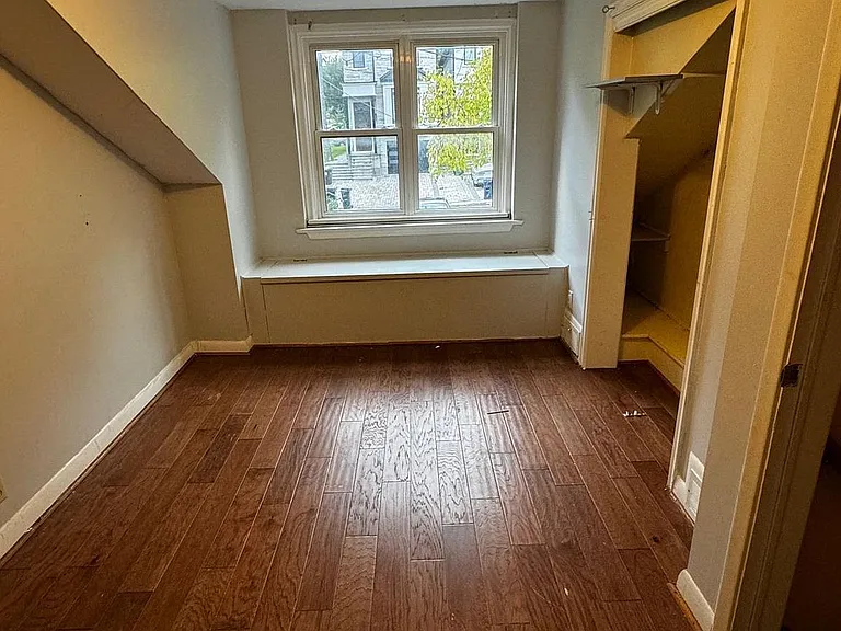 105 Poyntz Ave #UPPER — Photo 8