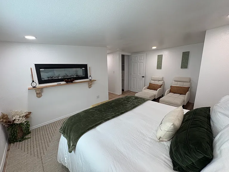 1398 Oregon Ave — Photo 16