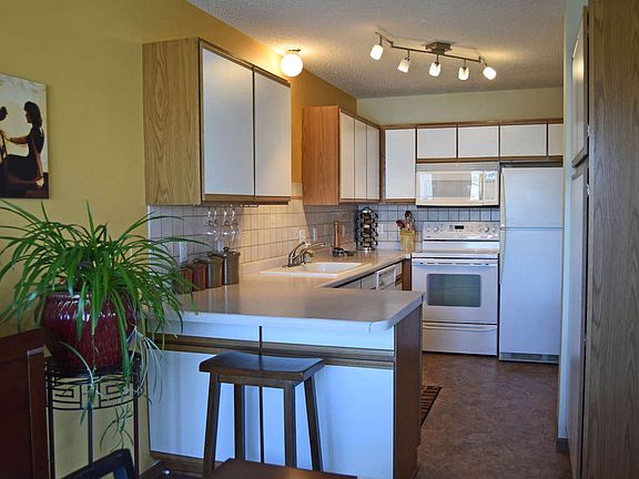 4th image of 15881 Gooseberry Way