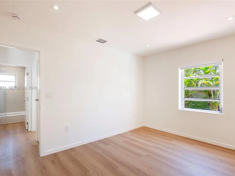 3021 Coconut Grove Dr — Photo 11