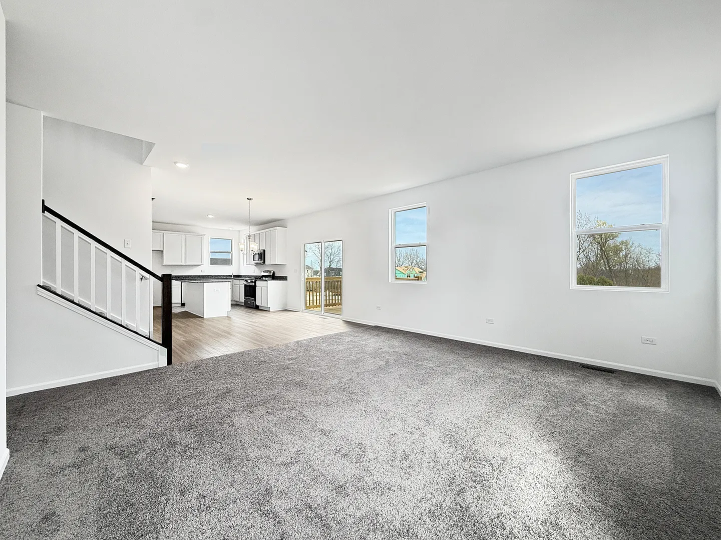 4 bed, 2.5 bath, 2589 sqft, $3,200 — Photo 3