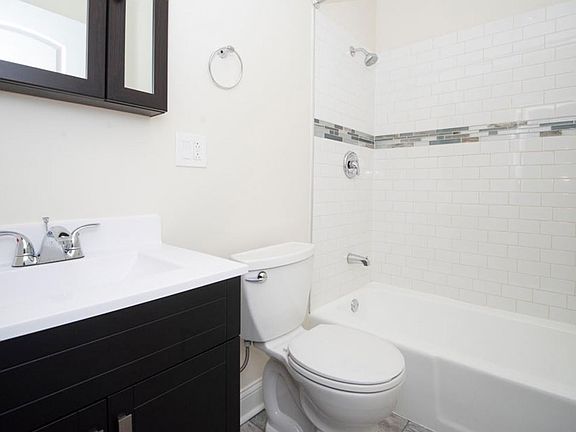 3rd image of 921 W Waveland Ave #23-2B