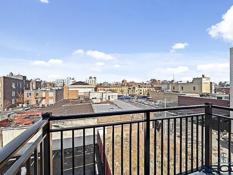153 Erasmus St #2R — Photo 12