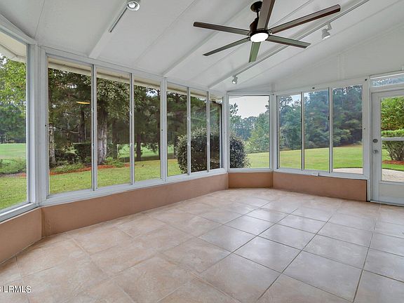 4th image of 4 Coburn Drive E