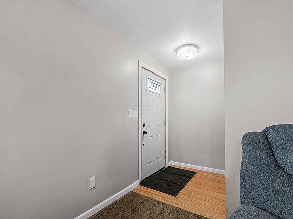 3rd image of 937 Expressview Dr