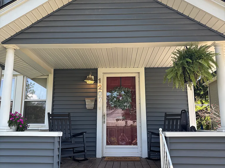 1207 Longfellow Ave — Photo 2