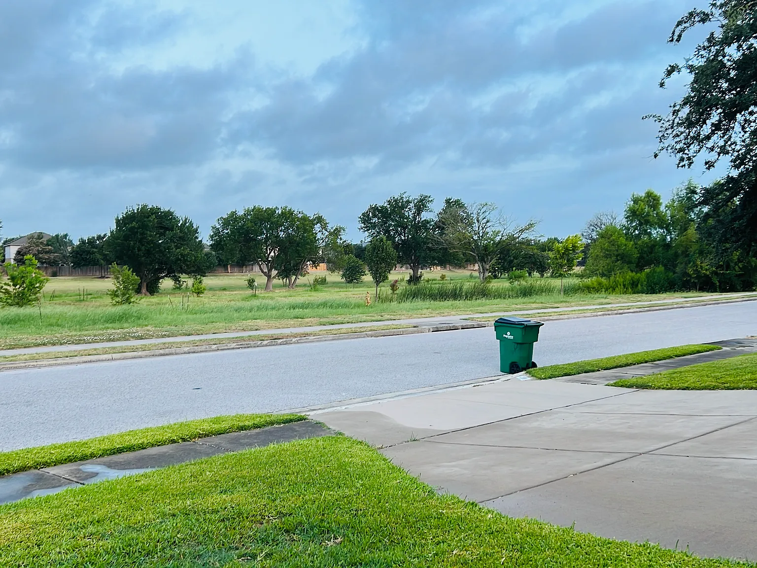 3 bed, 2062 sqft, $2,500 — Photo 2