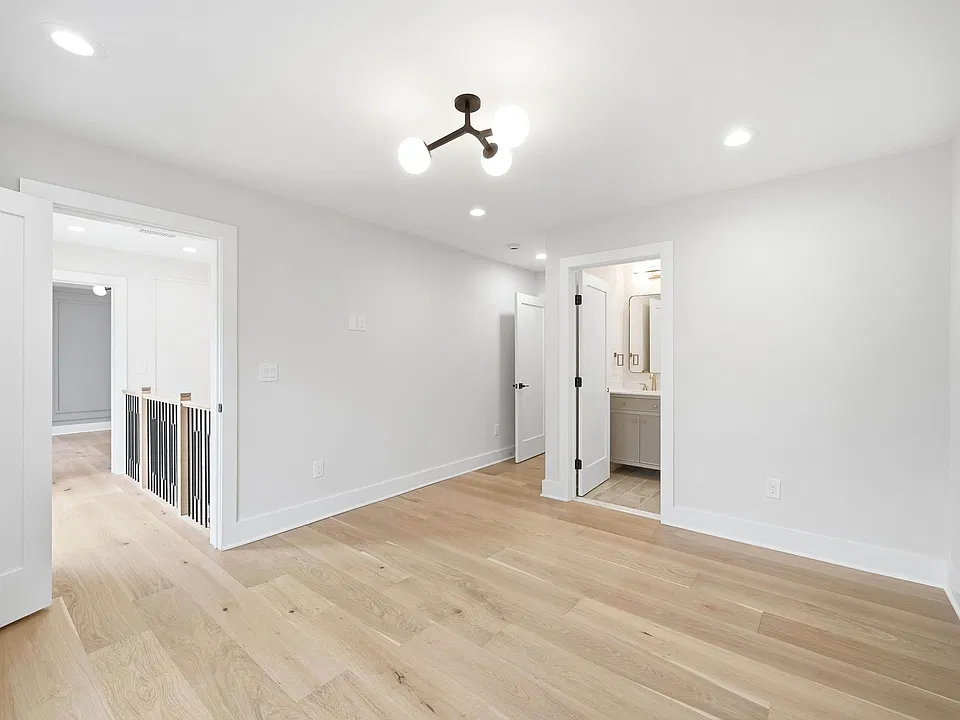 17 Arlington Dr