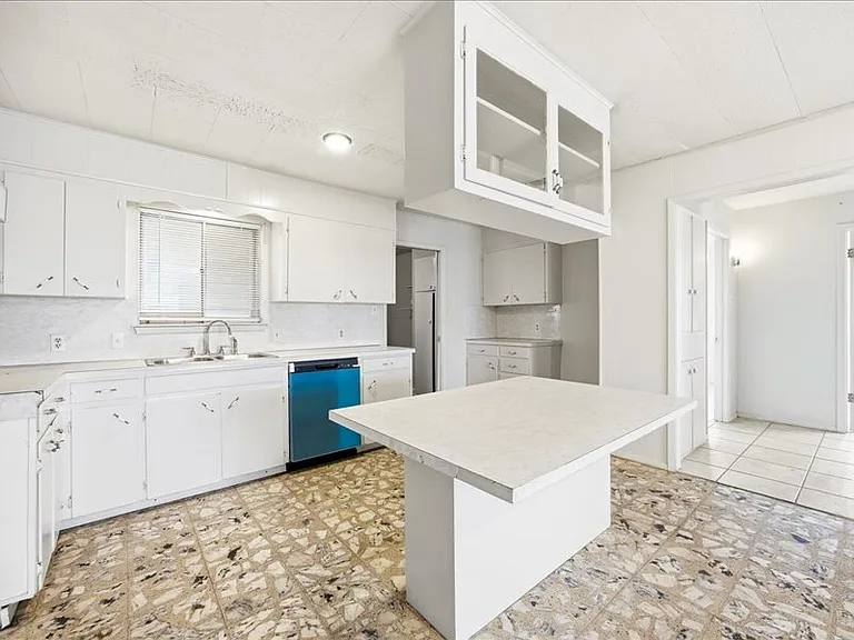 134 Robinhood Dr — Photo 12