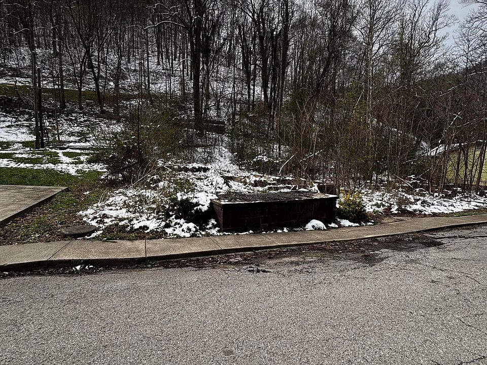 2nd image of 206 Hall Hollow Rd