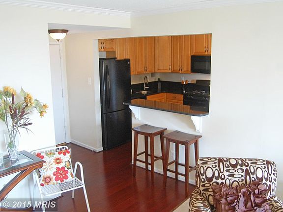 2nd image of 118 Monroe St #40