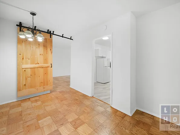 266 East Broadway image 9 of 27