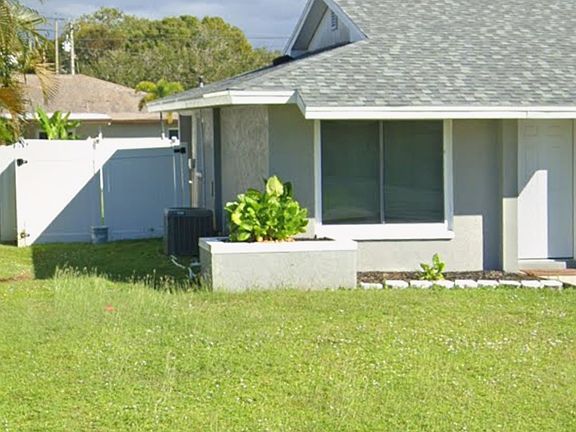 2nd image of 641 SE 13th Pl #1