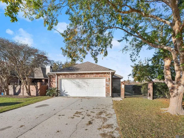299 Secret Garden Ln, Denham Springs, LA 70726