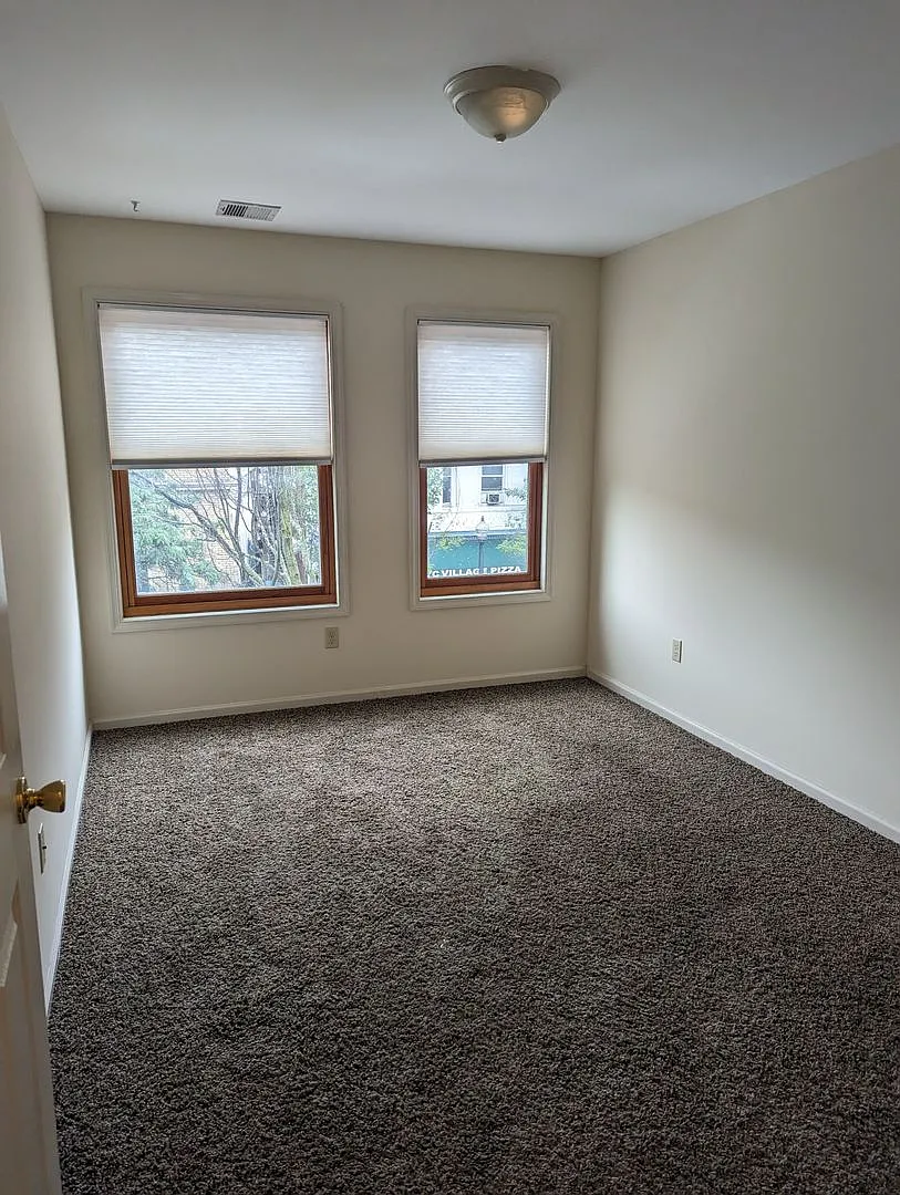 Building Photo - 128 W. 4th St.