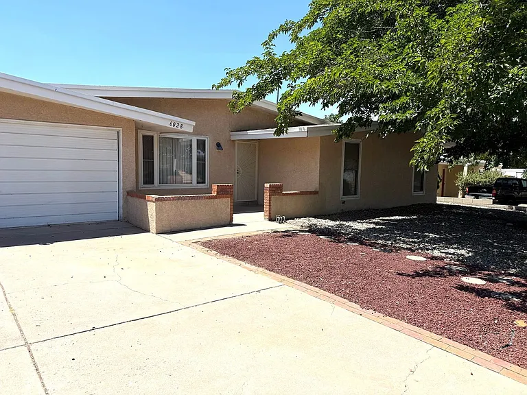 6028 Downey St NE — Photo 32
