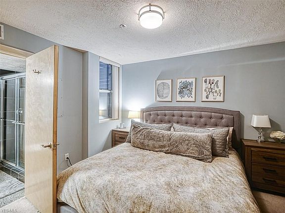 4th image of 2222 Detroit Ave APT 808