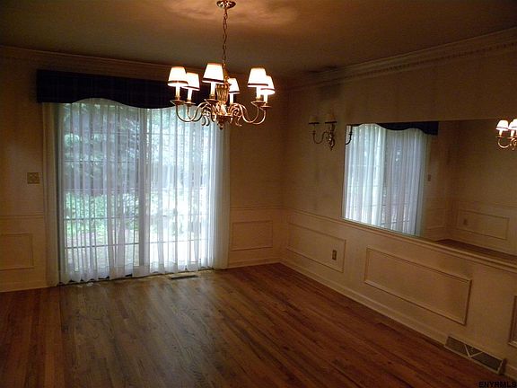 5th image of 38 Greyledge Dr