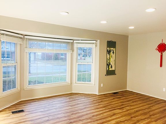 3rd image of 2942 Aurora St