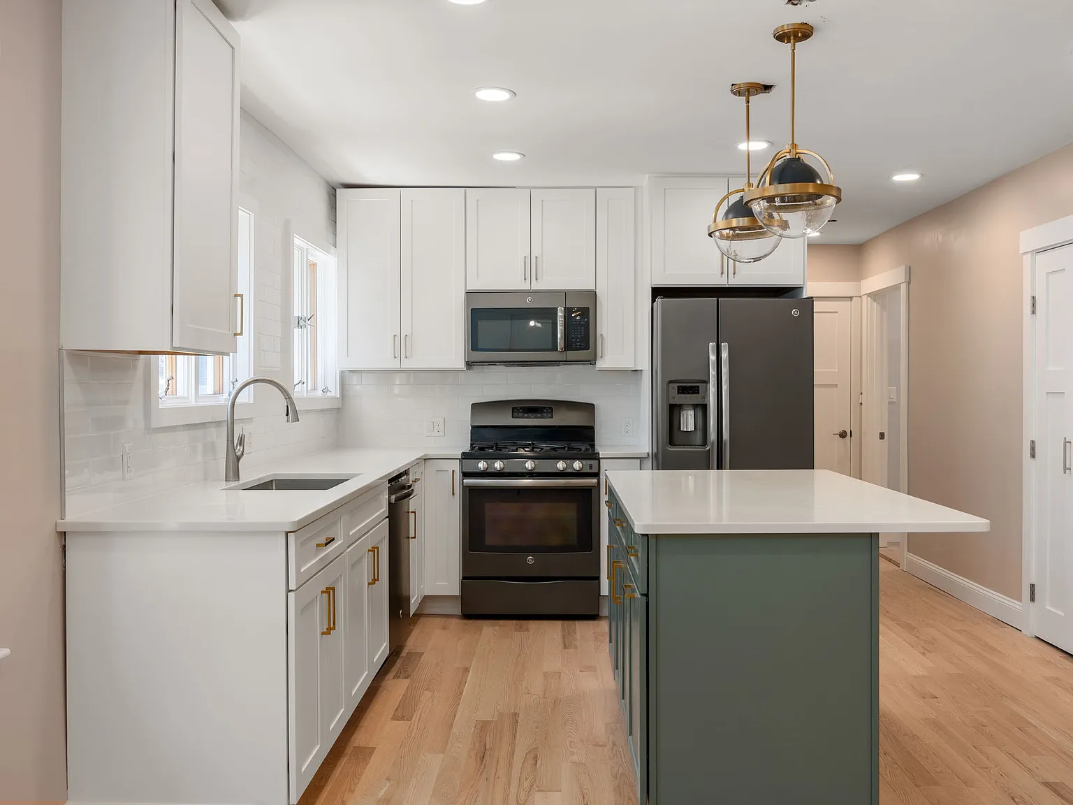 2 bed, 1250 sqft, $3,800 — Photo 3