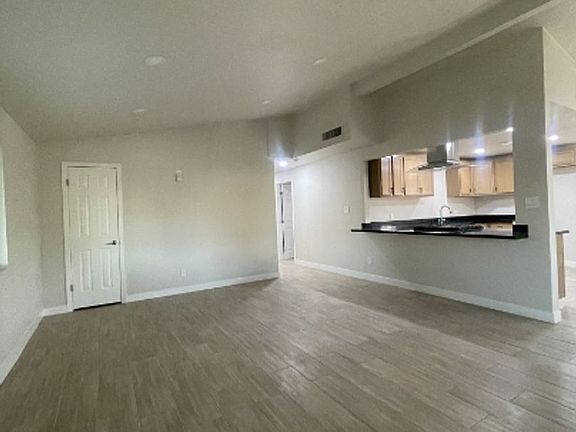 4th image of 4823 W Myrtle Ave #A