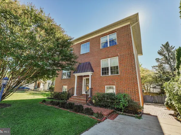 5120 20th St N, Arlington, VA 22207