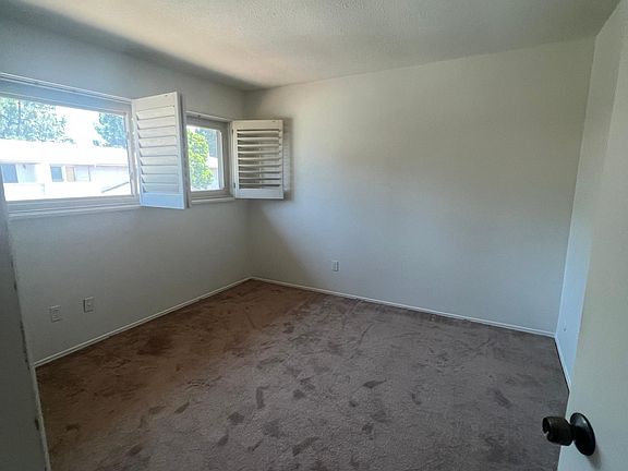 4th image of 600 Sheffield Ct Unit 28