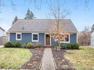 1227 Clover Crest Ave NW, Grand Rapids, MI 49504