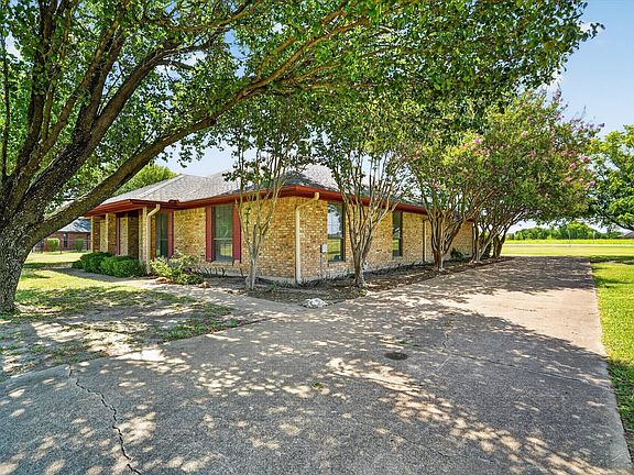 5th image of 104 Royal Park Ln