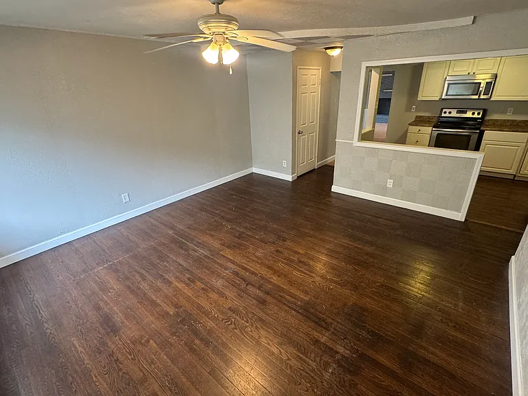 9706 Wendell Dr — Photo 2