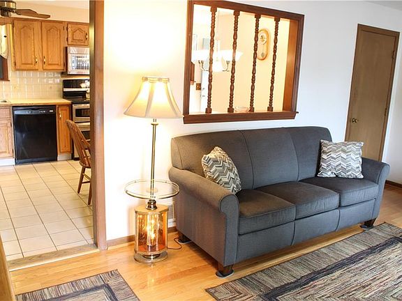 5th image of 17 Lori Ct
