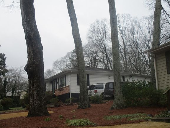 3rd image of 1007 Oakview Dr SE