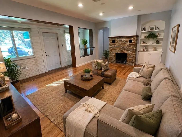 432 Palmetto Dr — Photo 1