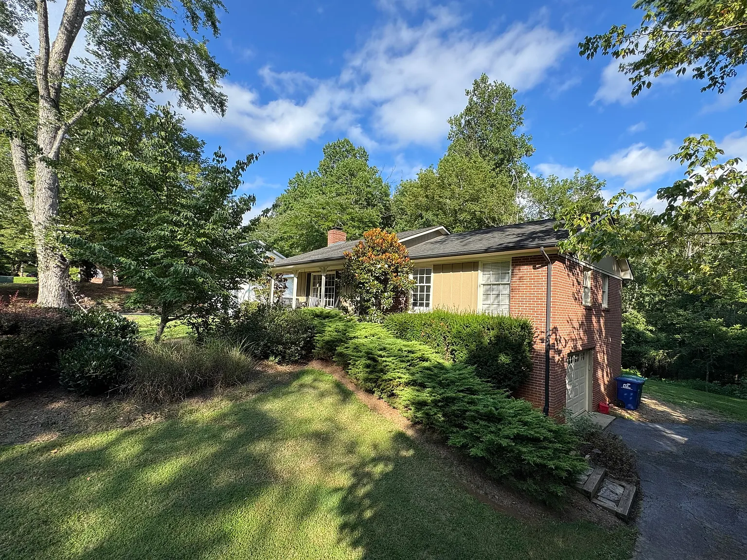 321 Donnybrook Dr — Photo 3