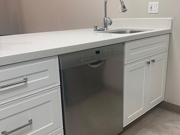3rd image of 407 Maple St #3