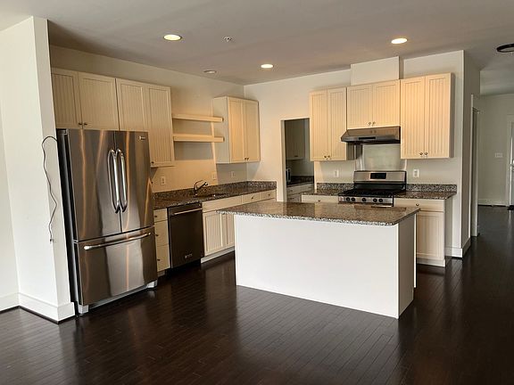 4th image of 1705 Willard Way