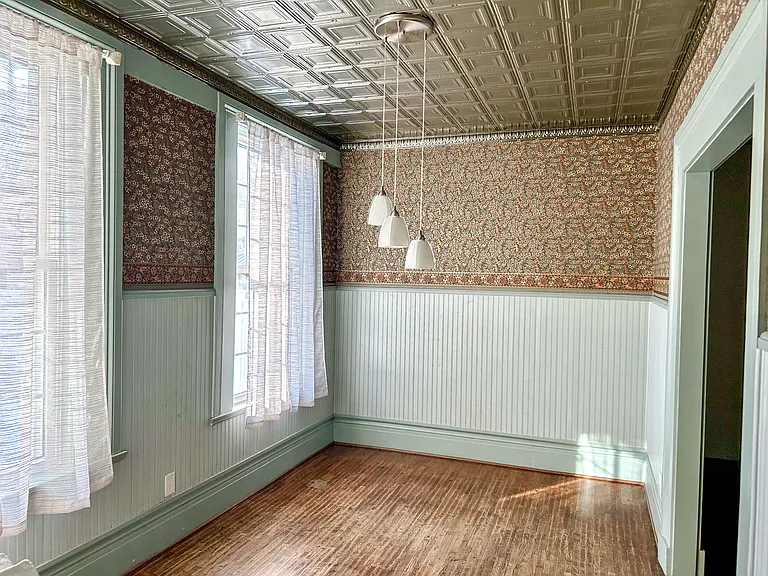 1441 Park Ave — Photo 4