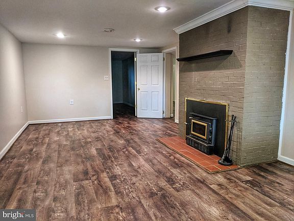 2nd image of 10018 Hopkins Ln