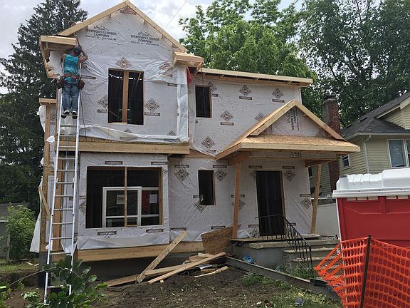 2nd image of 928 Sylvan Ave