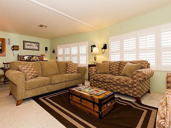 2nd image of 39 Leisureville Cir