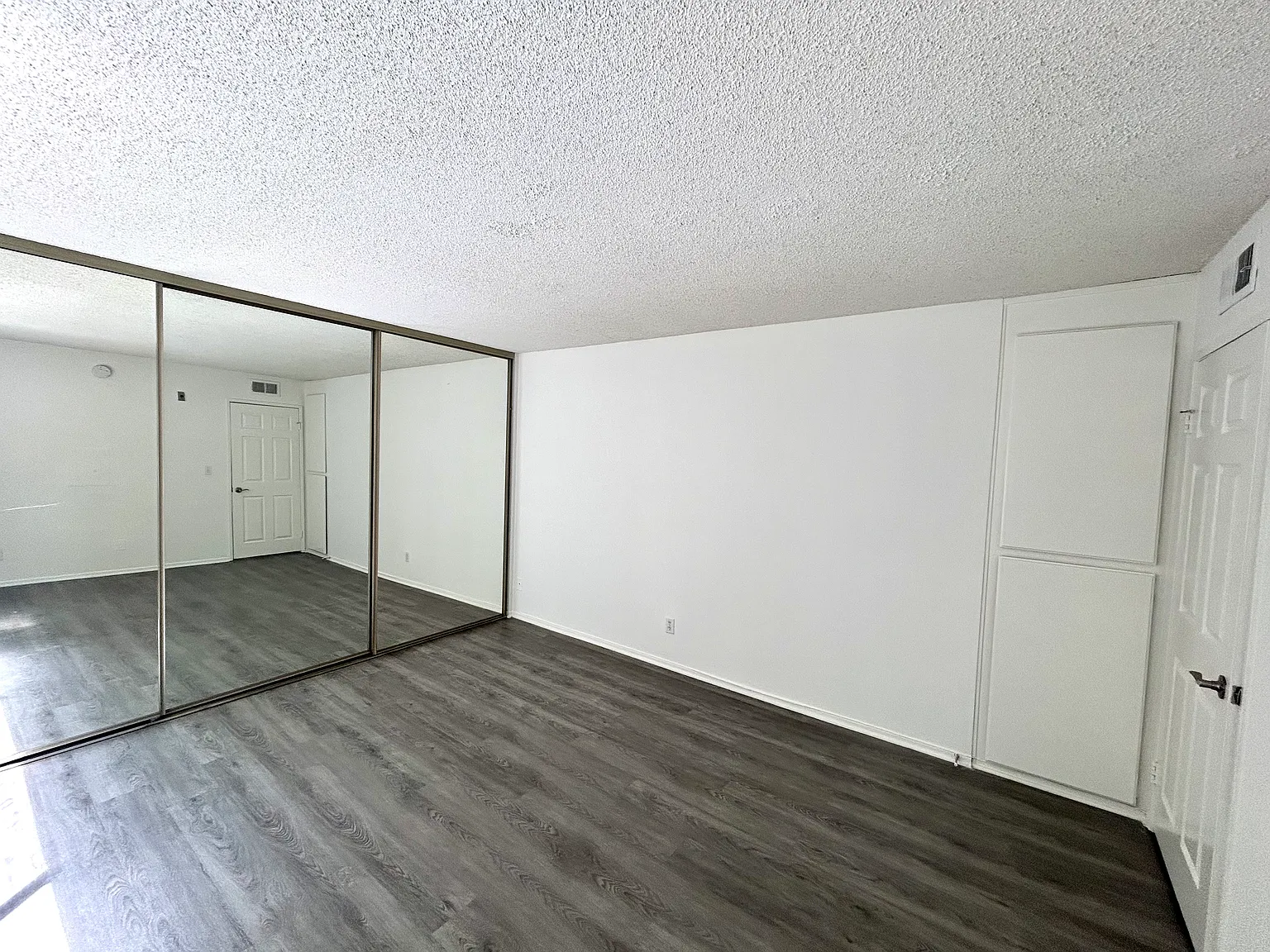 10934 Huston St — Photo 4