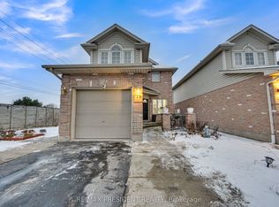 10 Chalkstone Dr #18, London, ON N6E3Z9