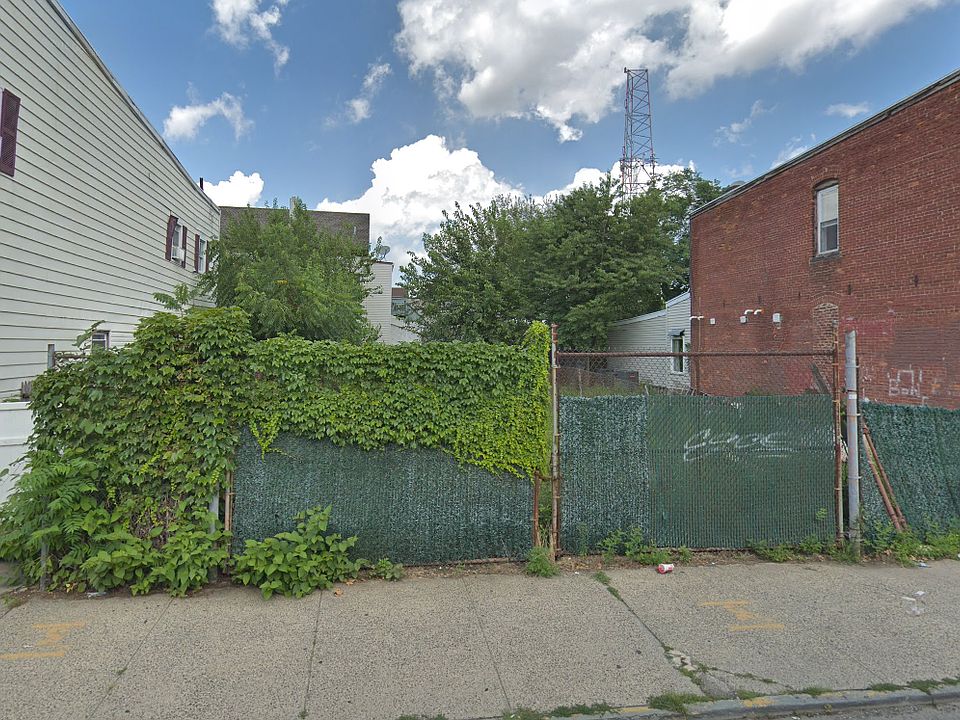 1st image of 95 E 22nd St