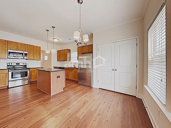 4th image of 2464 Beal St