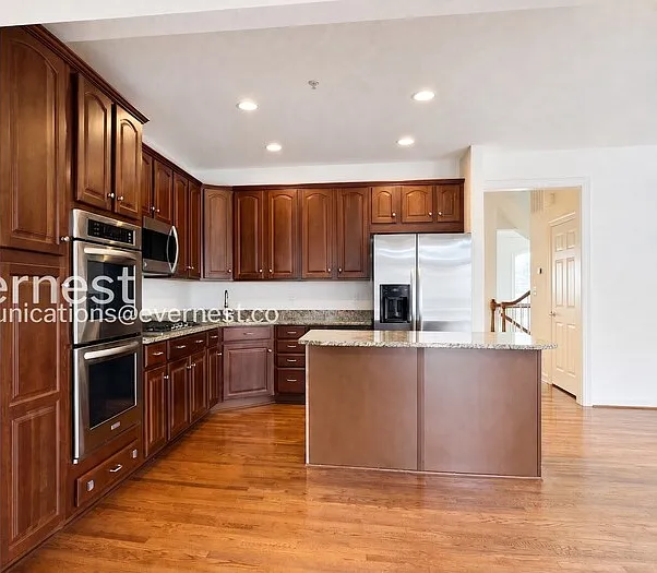 1620 Whitehall Dr — Photo 4