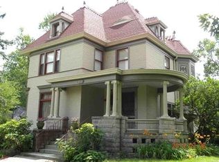 618 E 2nd St, Dixon, IL 61021