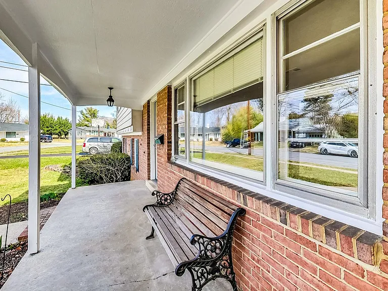1208 Pinewood Dr — Photo 49